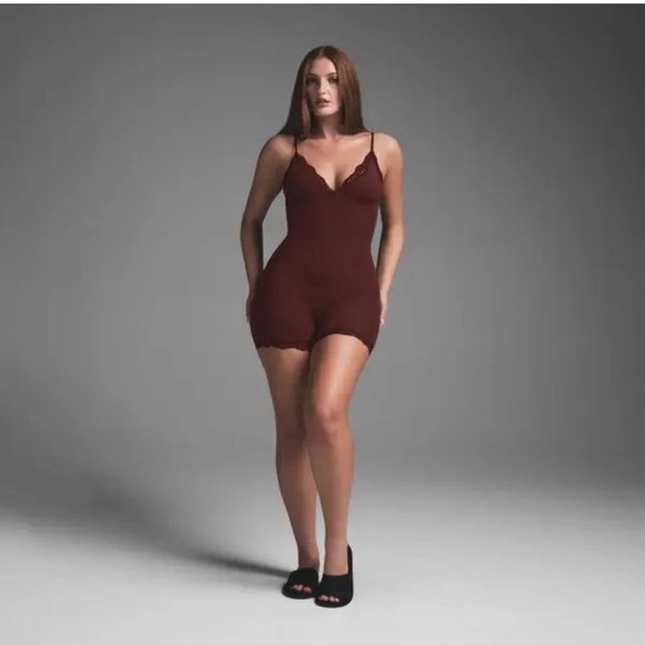 SKIMS Pants - NWT RARE Skims Fits Everybody Triangle Onesie in OXBLOOD Size Medium